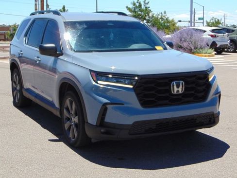 Used 2025 Honda Pilot Sport image 9