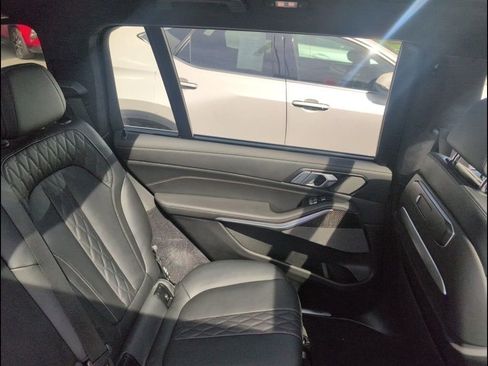 Used 2024 BMW X7 M60i w/ M Sport Professional Package image 35