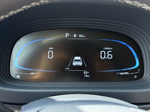 Used 2025 Hyundai Venue Limited image 24