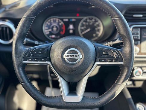 Used 2021 Nissan Versa SR w/ Convenience Package image 11