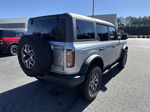 Used 2023 Ford Bronco Badlands image 9