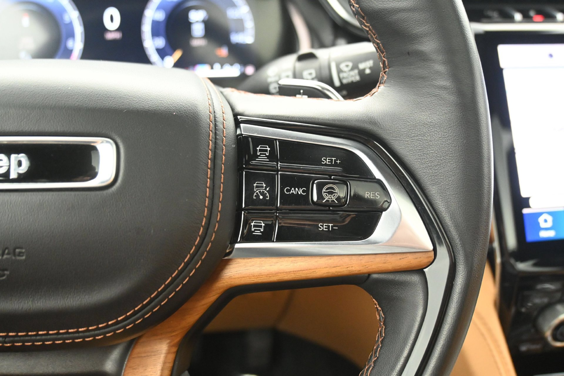 Used 2024 Jeep Grand Cherokee Summit AWD/4WD image 25