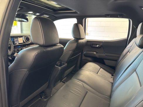 Used 2019 Toyota Tacoma TRD Off-Road image 42