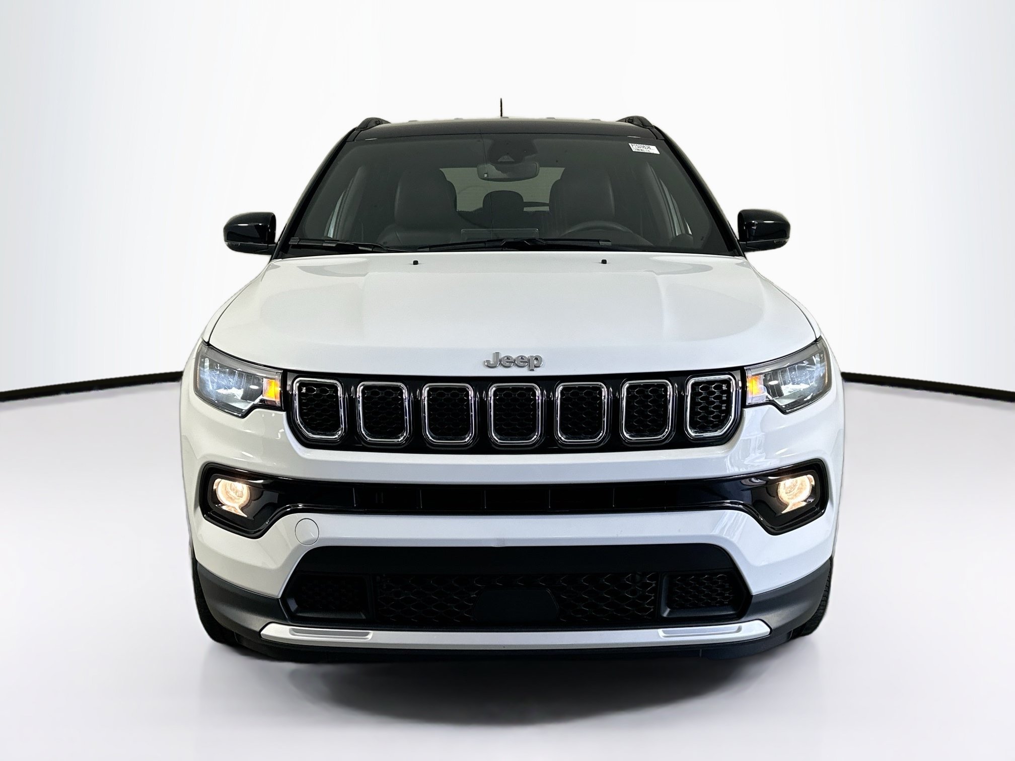 Used 2023 Jeep Compass Limited w/ Elite Group AWD/4WD image 2