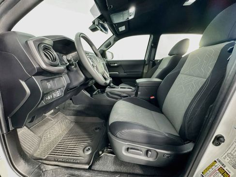 Used 2022 Toyota Tacoma TRD Sport w/ Technology Package AWD/4WD image 12