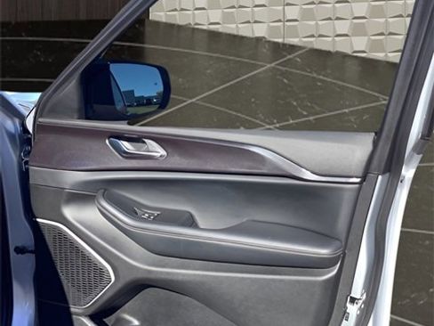 Certified 2022 Jeep Grand Cherokee L Laredo image 17