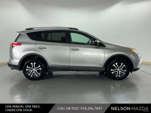 Used 2017 Toyota RAV4 LE FWD image 5