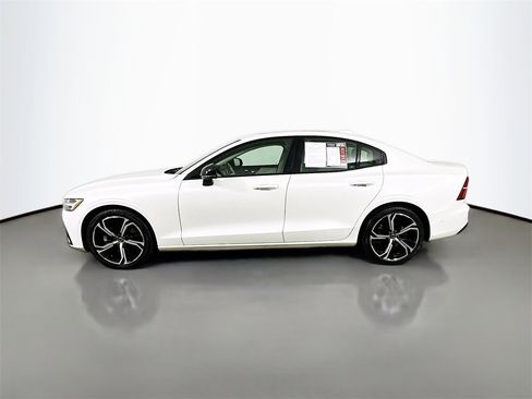 Used 2024 Volvo S60 B5 Plus image 5