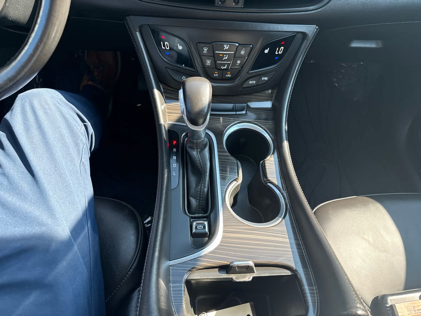 Used 2020 Buick Envision Essence FWD image 24