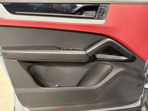 Certified 2025 Porsche Cayenne S AWD/4WD image 22