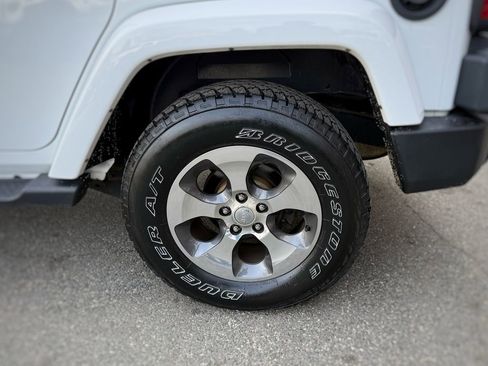 Used 2018 Jeep Wrangler Unlimited Sahara w/ Dual Top Group image 16