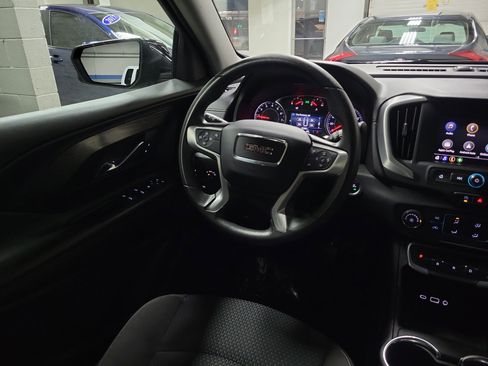 Used 2024 GMC Terrain SLE image 13