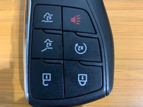 Used 2023 GMC Yukon SLT image 51