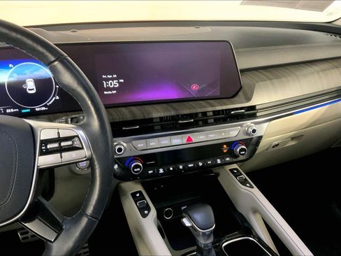 Used 2024 Kia Telluride SX Prestige w/ Towing Package AWD/4WD image 6