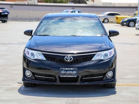 Used 2014 Toyota Camry SE w/ Leather Package FWD image 2
