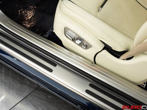 Used 2017 Rolls-Royce Dawn RWD image 43