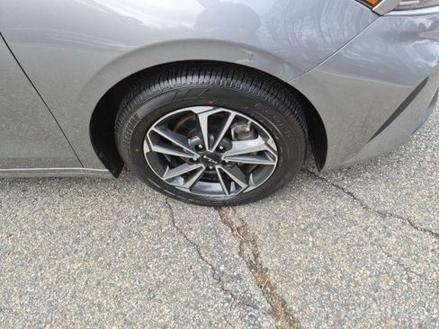 Used 2024 Kia Forte LXS w/ LXS Technology Package image 6