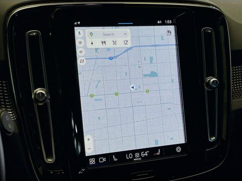 Used 2022 Volvo XC40 P8 Recharge Ultimate image 9