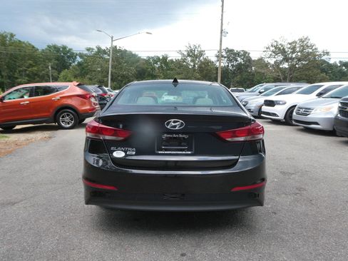 Used 2017 Hyundai Elantra SE FWD image 6