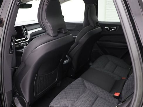 Used 2023 Volvo XC60 B5 Core image 10
