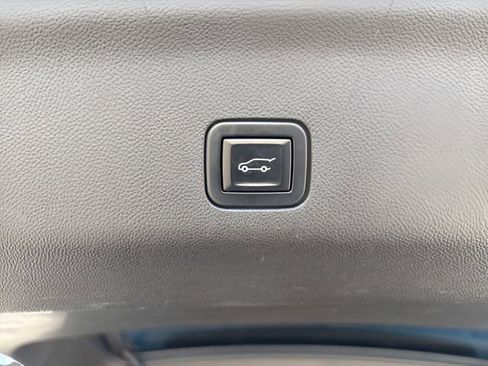 Used 2022 GMC Yukon XL Denali AWD/4WD image 24