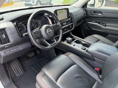 Used 2023 Nissan Pathfinder SL AWD/4WD image 13