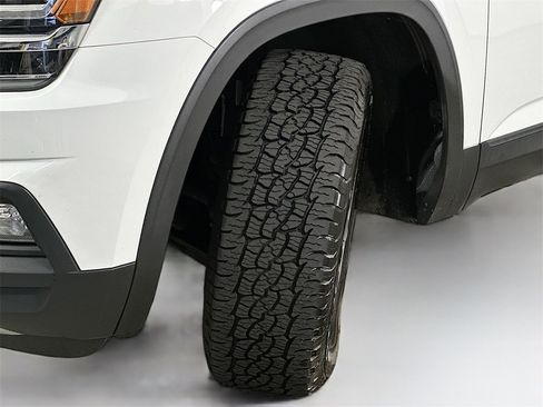 Used 2019 Volkswagen Atlas SE image 25