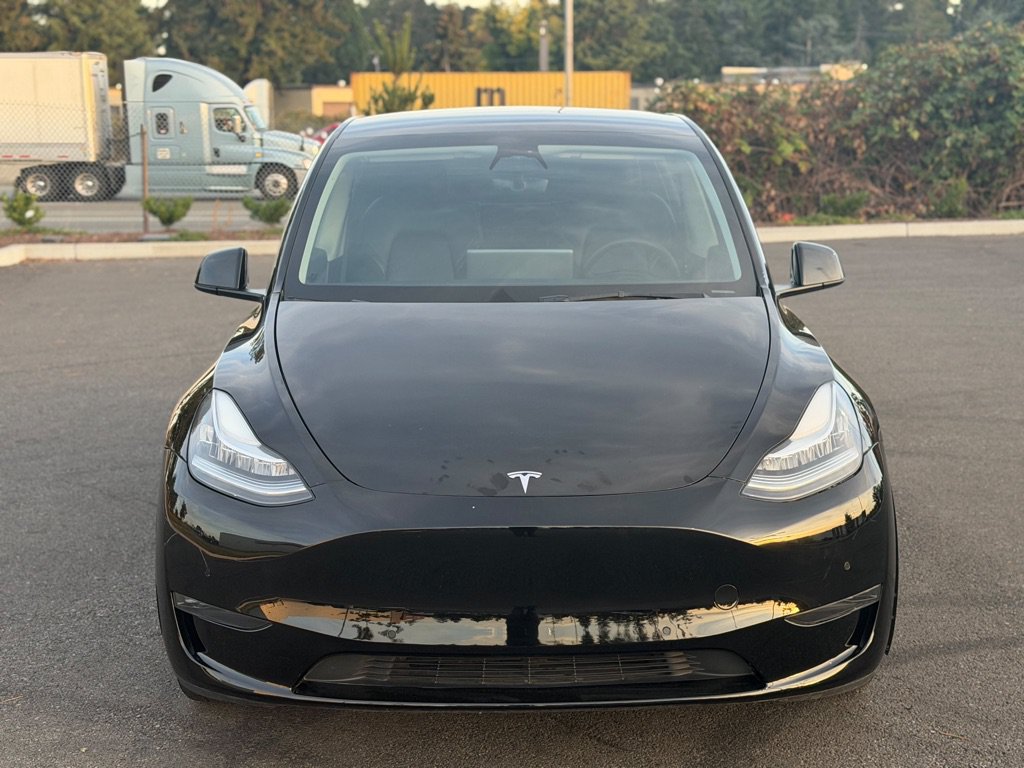 Used 2022 Tesla Model Y Long Range AWD/4WD image 2