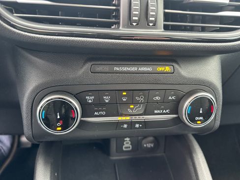 Used 2025 Ford Escape ST-Line AWD/4WD image 18