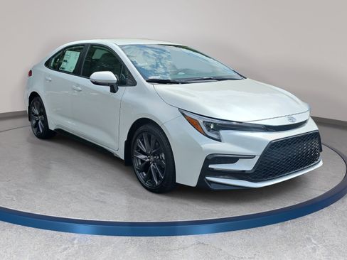 New 2026 Toyota Corolla SE FWD image 3