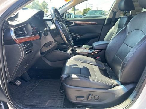 Used 2017 Kia Cadenza Premium w/ Luxury Package image 6