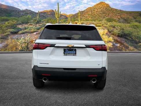 Used 2023 Chevrolet Traverse LT image 6
