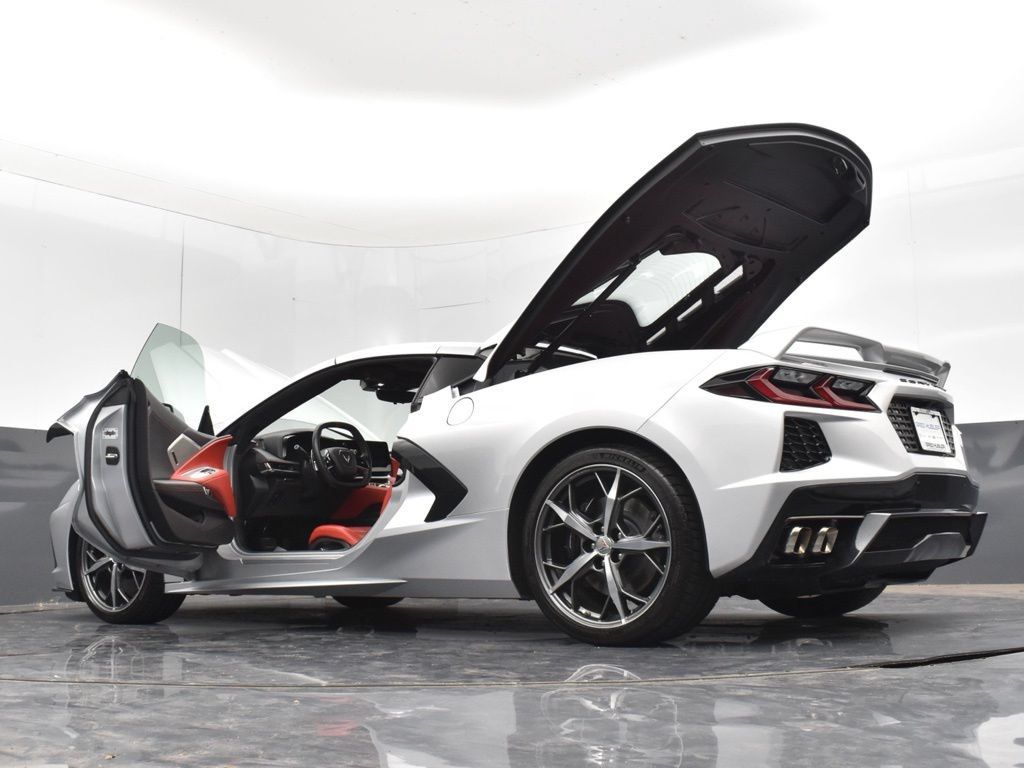 Used 2020 Chevrolet Corvette Stingray Preferred Cpe w/ 2LT Preferred Equipment Group RWD image 33