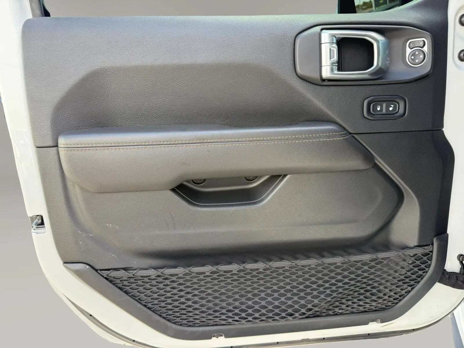 Used 2021 Jeep Gladiator Overland AWD/4WD image 12