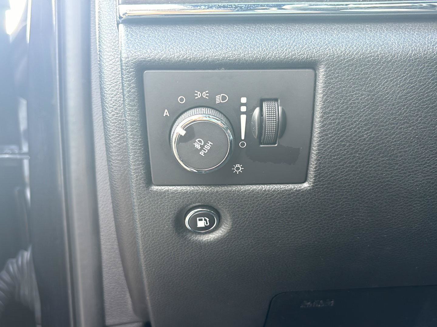 Used 2015 Jeep Grand Cherokee Limited RWD image 20