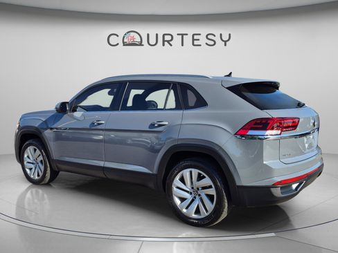 Used 2022 Volkswagen Atlas Cross Sport SE FWD image 3