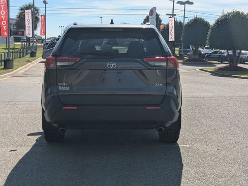 Used 2019 Toyota RAV4 XLE Premium image 4