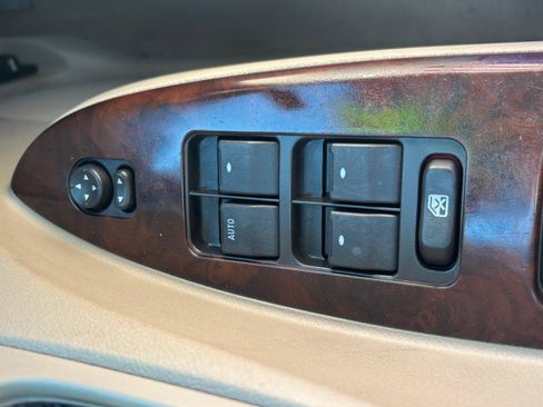 Used 2009 Buick LaCrosse CXL FWD image 16
