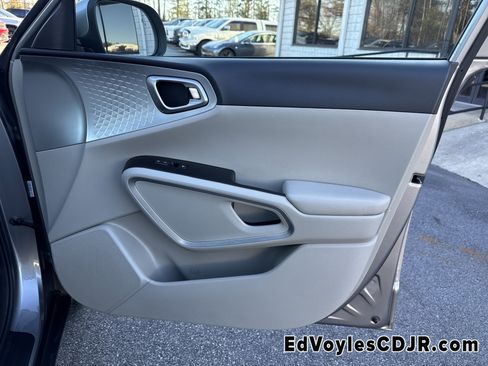 Used 2023 Kia Soul LX w/ Option Group 015 image 17