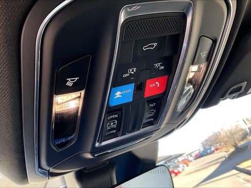 New 2025 Jeep Grand Cherokee Altitude image 17