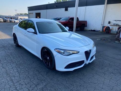 Used 2018 Alfa Romeo Giulia RWD image 2