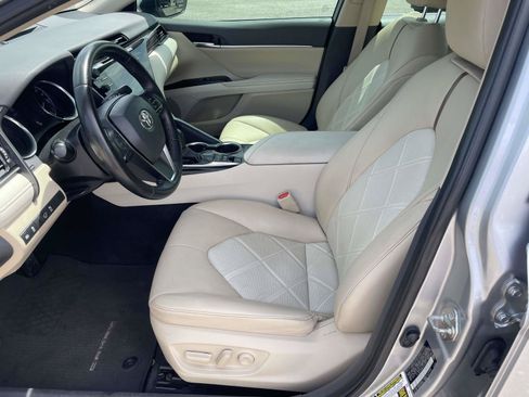 Used 2019 Toyota Camry XLE FWD image 10