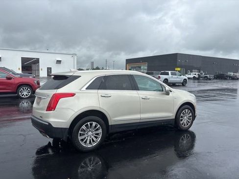 Used 2017 Cadillac XT5 Luxury w/ Driver Awareness Package FWD image 9