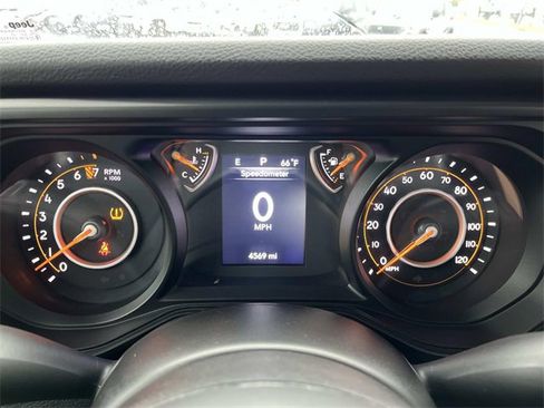 Used 2025 Jeep Gladiator Sport image 31