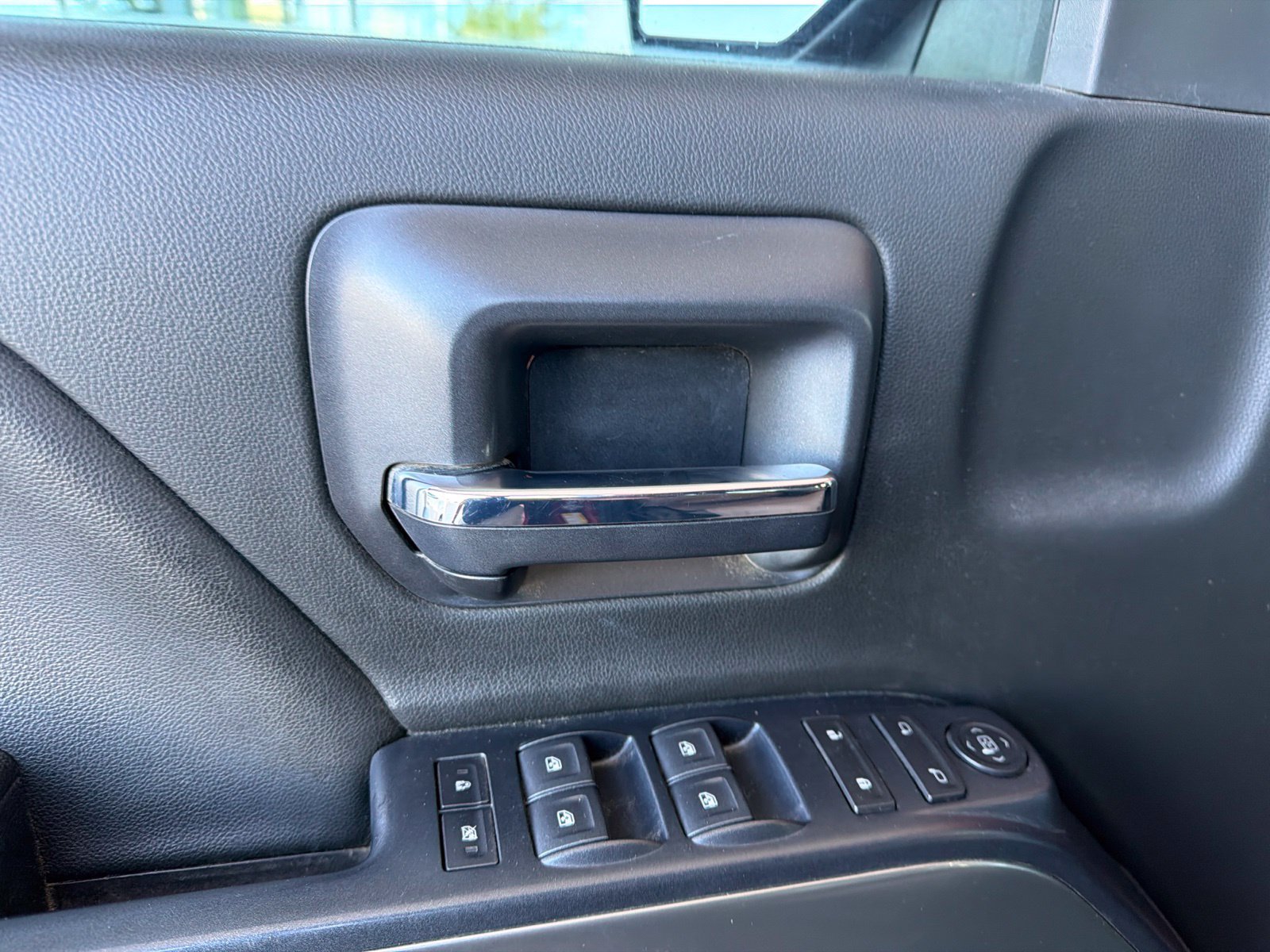 Used 2018 Chevrolet Silverado 1500 LT w/ Texas Edition AWD/4WD image 6