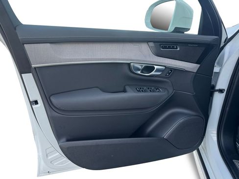 New 2025 Volvo XC90 T8 Ultra w/ Protection Package Premier image 11