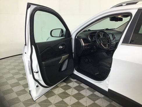 Used 2018 Jeep Cherokee Limited image 10