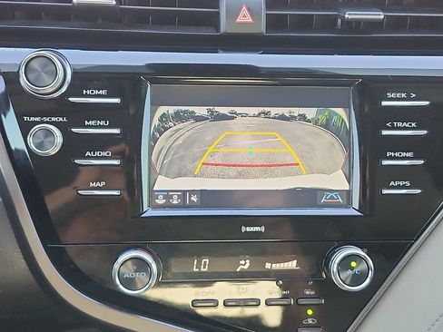 Used 2020 Toyota Camry SE w/ Convenience Package FWD image 27