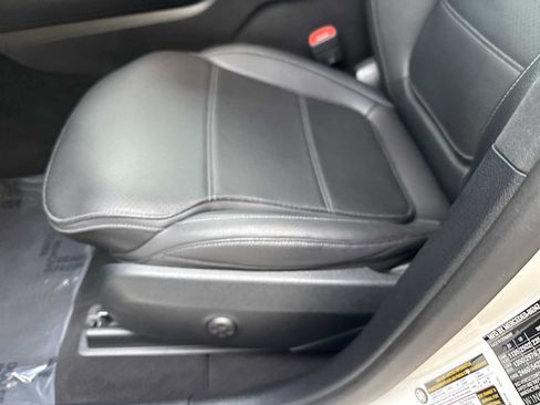 Used 2025 Mercedes-Benz GLC 300 image 21