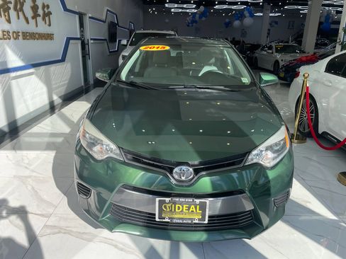 Used 2015 Toyota Corolla LE FWD image 2